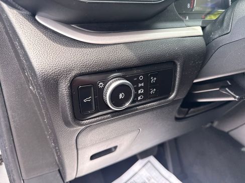 Used 2023 Ford Explorer XLT w/ Equipment Group 202A AWD/4WD image 29