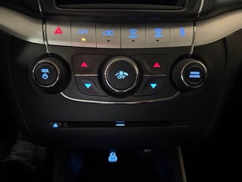 Used 2018 Dodge Journey SE w/ Popular Equipment Group FWD image 18