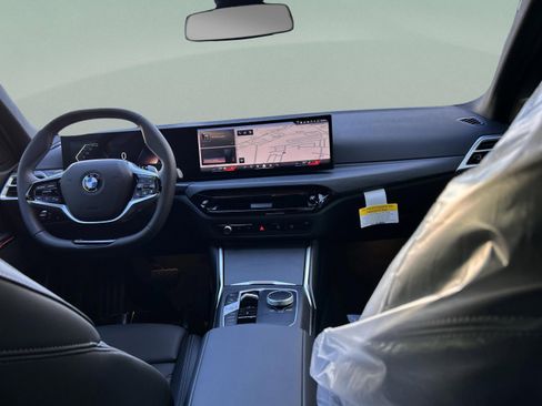 Used 2026 BMW 330i Sedan w/ Premium Package image 9