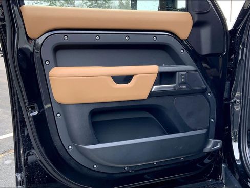 New 2026 Land Rover Defender 110 V8 AWD/4WD image 11