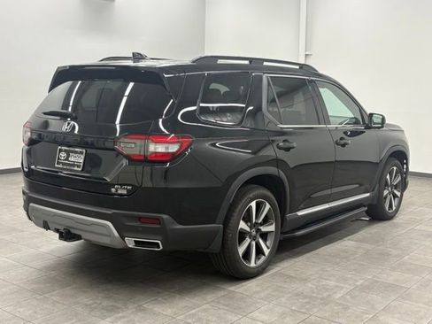 Used 2025 Honda Pilot Elite image 2