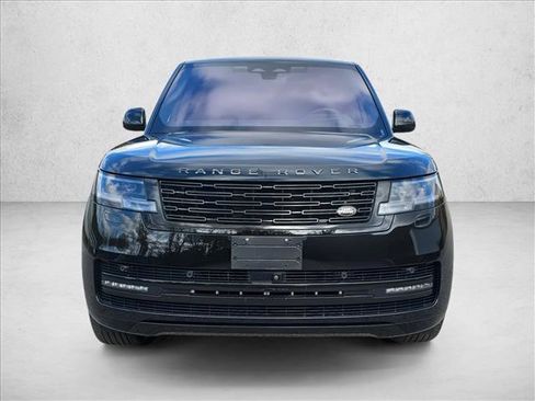 Used 2023 Land Rover Range Rover Long Wheelbase SE image 2