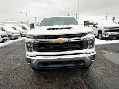 Used 2024 Chevrolet Silverado 2500 LT image 3