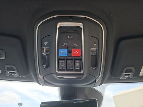 New 2026 Jeep Grand Cherokee L Limited w/ Luxury Tech Group II RWD image 30