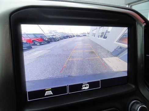 Used 2021 Chevrolet Silverado 1500 LT Trail Boss w/ Convenience Package II image 25