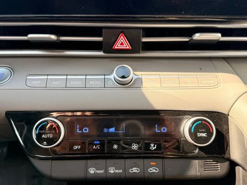 Used 2024 Hyundai Elantra SEL FWD image 24