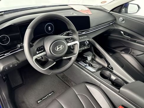 Used 2025 Hyundai Elantra Limited FWD image 11
