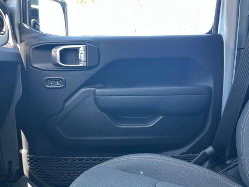Used 2024 Jeep Wrangler Unlimited w/ Convenience Group AWD/4WD image 24