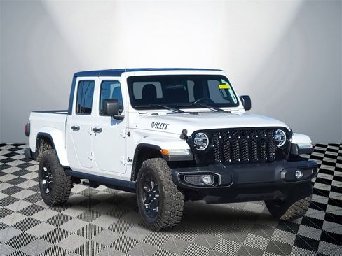Used 2022 Jeep Gladiator Willys image 6