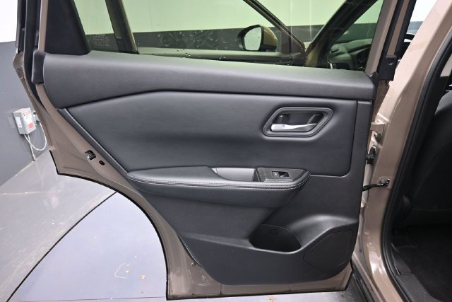 Used 2025 Nissan Rogue SV AWD/4WD image 31