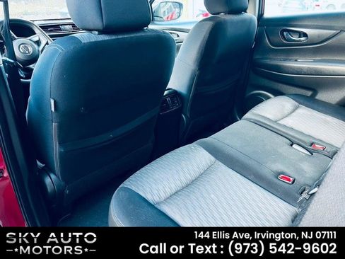 Used 2017 Nissan Rogue S image 11