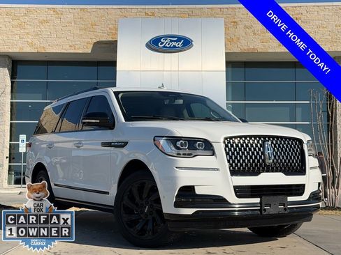 Used 2023 Lincoln Navigator Reserve image 1