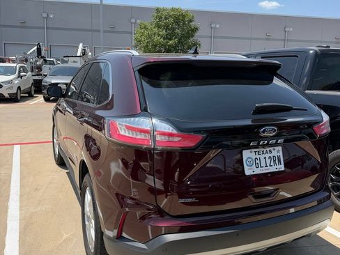 Used 2021 Ford Edge SEL w/ Convenience Package FWD image 3