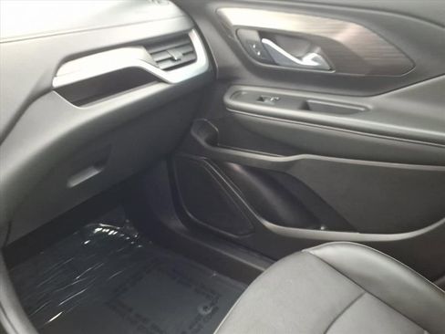 Used 2024 GMC Terrain SLT image 23