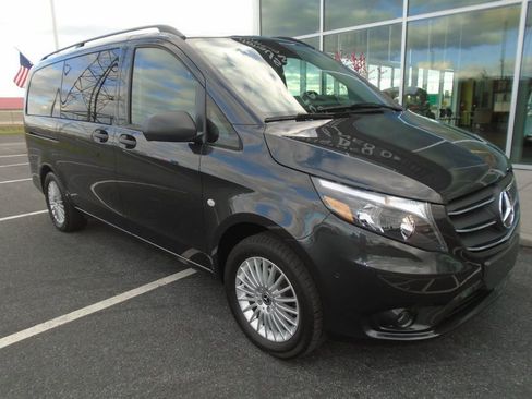 Used 2023 Mercedes-Benz Metris Metris Passenger Van Standard image 2