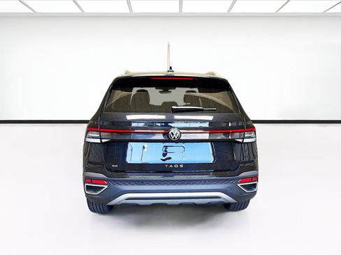 Used 2025 Volkswagen Taos SE w/ Black Wheel Package FWD image 5