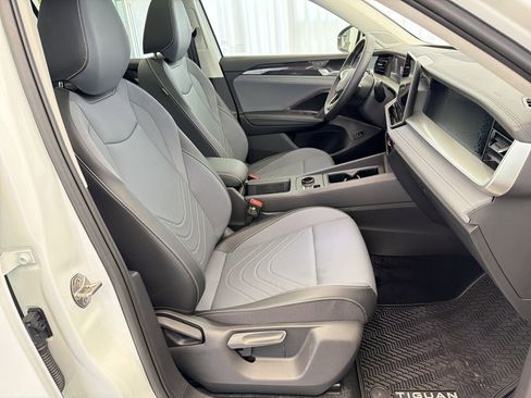 New 2026 Volkswagen Tiguan SE image 30
