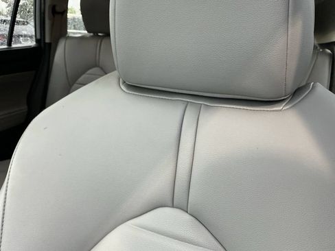 Used 2020 Toyota Highlander XLE AWD/4WD image 14