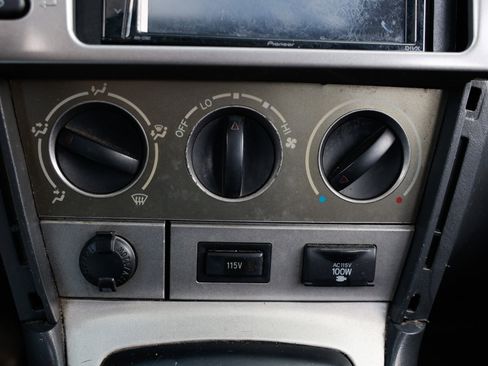 Used 2005 Toyota Matrix XR image 29