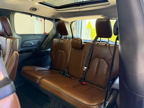 Used 2017 Chrysler Pacifica Limited FWD image 20