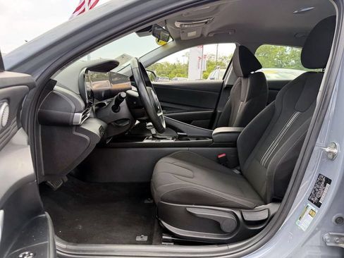 Used 2023 Hyundai Elantra SEL w/ Convenience Package FWD image 10