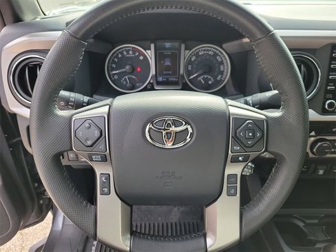 Used 2022 Toyota Tacoma Limited image 18