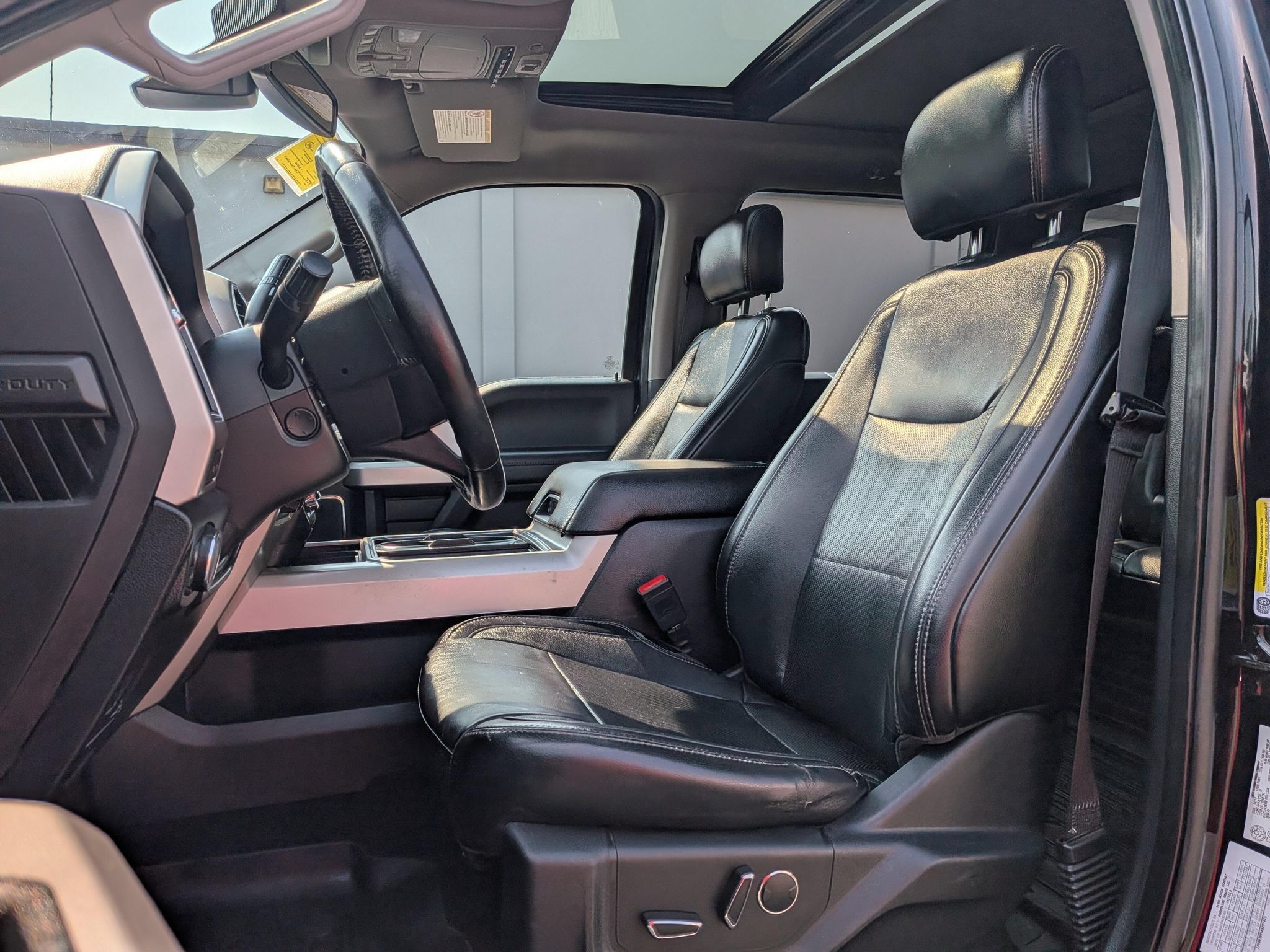 Used 2019 Ford F350 Lariat AWD/4WD image 6