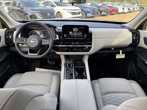 New 2025 Nissan Pathfinder SV w/ Black Appearance Package image 18