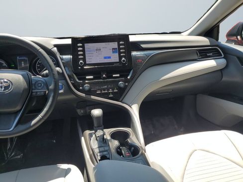 Used 2024 Toyota Camry SE w/ Cold Weather Package FWD image 11