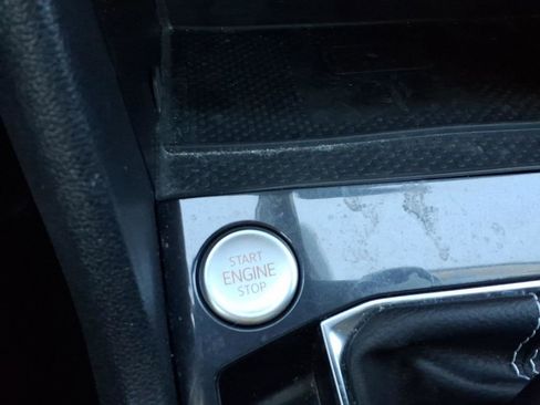 Used 2022 Volkswagen Tiguan SE w/ Panoramic Sunroof Package image 20