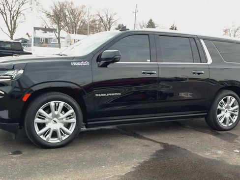 Certified 2024 Chevrolet Suburban High Country image 6