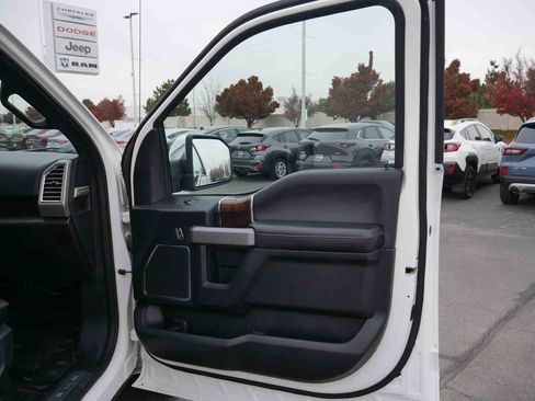 Used 2015 Ford F150 Platinum w/ Equipment Group 701A Luxury image 31