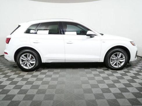 Used 2023 Audi Q5 2.0T Premium w/ Convenience Package AWD/4WD image 2