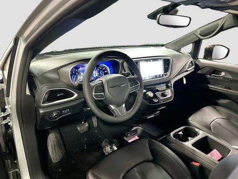 New 2026 Chrysler Pacifica Select image 10