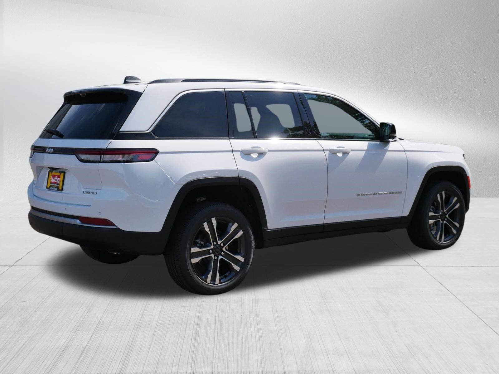 New 2027 Jeep Grand Cherokee Limited w/ Technology Group II AWD/4WD image 7