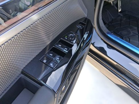 New 2026 BMW 750e xDrive w/ Premium Package image 11