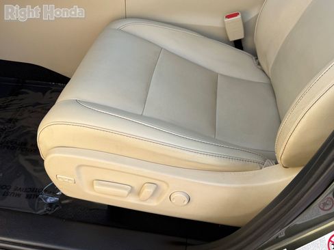 Used 2019 Toyota Highlander XLE FWD image 14