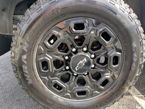 Used 2023 Chevrolet Silverado 2500 LTZ w/ LTZ Plus Package image 5