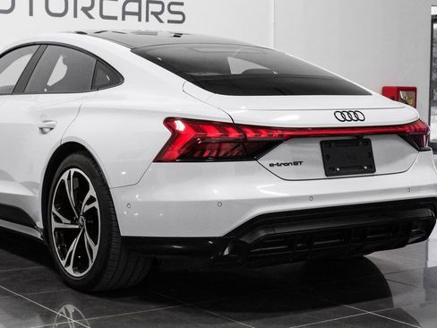 Used 2024 Audi e-tron GT Prestige image 16