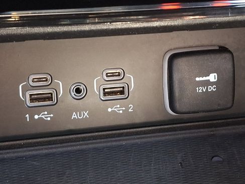 Used 2023 Jeep Grand Cherokee L Laredo image 25