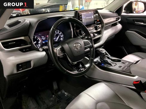 Certified 2021 Toyota Highlander XLE image 18