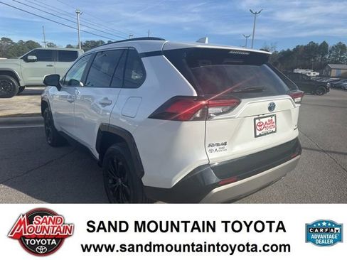 Used 2024 Toyota RAV4 SE image 4