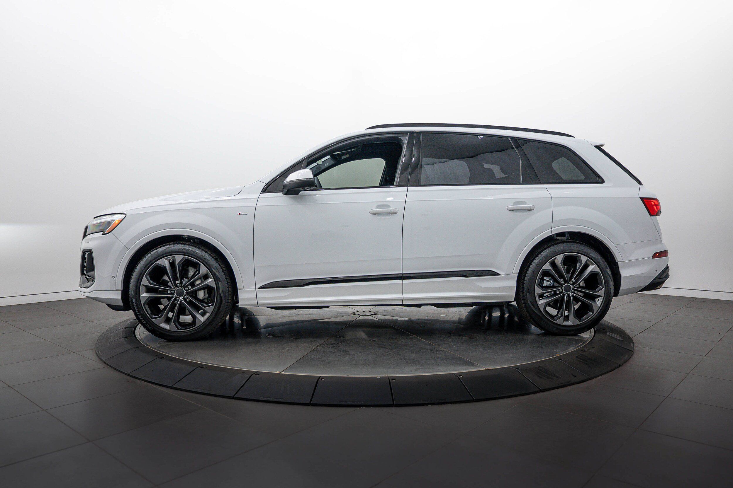 Certified 2026 Audi Q7 Premium Plus AWD/4WD image 6