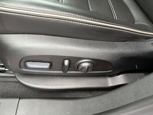 Used 2023 GMC Acadia Denali image 16