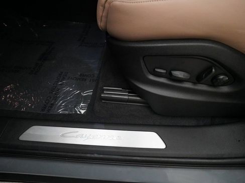 Certified 2026 Porsche Cayenne Coupe image 17