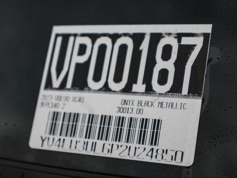 Used 2023 Volvo XC40 Recharge Plus image 39