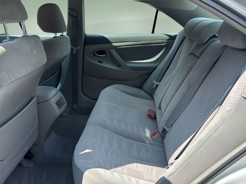 Used 2010 Toyota Camry LE FWD image 14