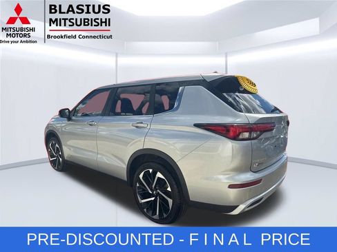 Used 2024 Mitsubishi Outlander SE AWD/4WD image 15