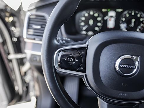 Used 2017 Volvo XC90 T6 Momentum w/ Vision Package image 16