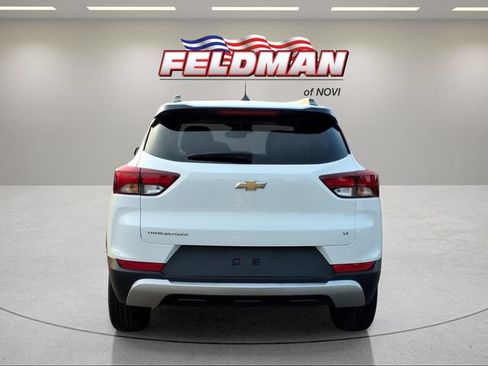 Used 2023 Chevrolet TrailBlazer LT w/ Driver Confidence Package FWD image 4